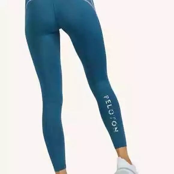 Peloton Essential Capri Active  leggings Size Large - Picture 1 of 8
